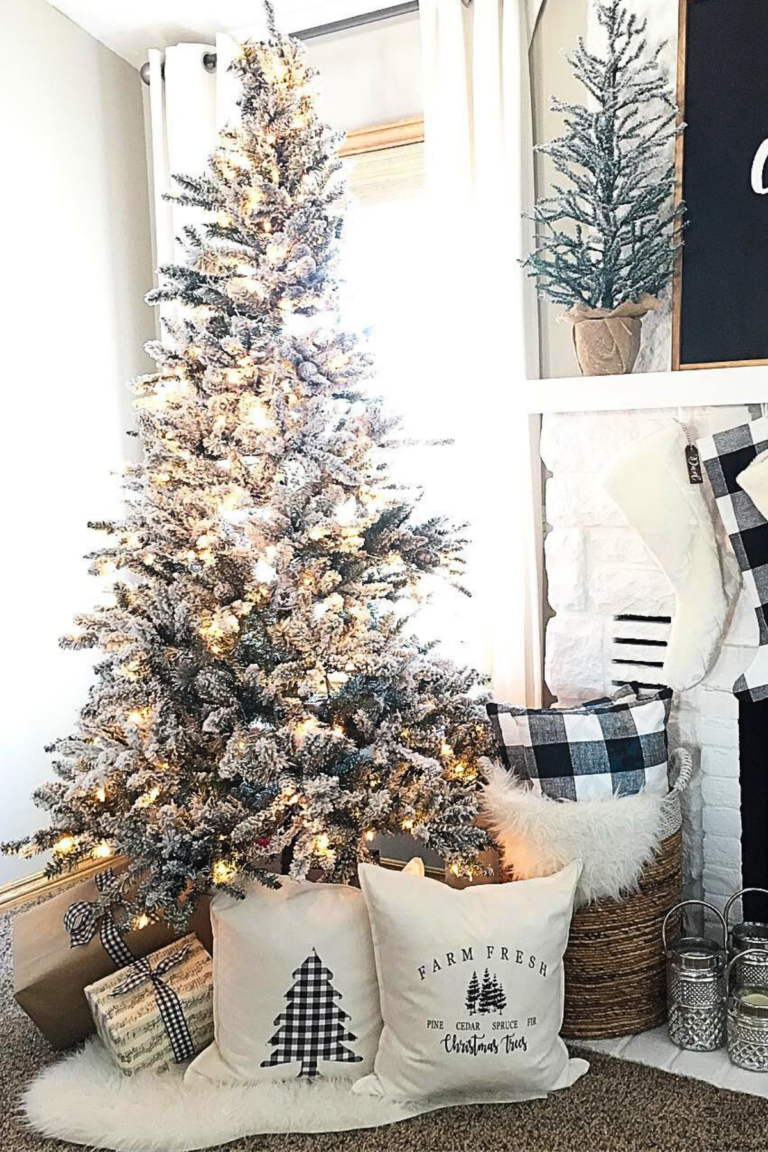 37 Farmhouse Christmas Tree Ideas That'll Put You In The Spirit