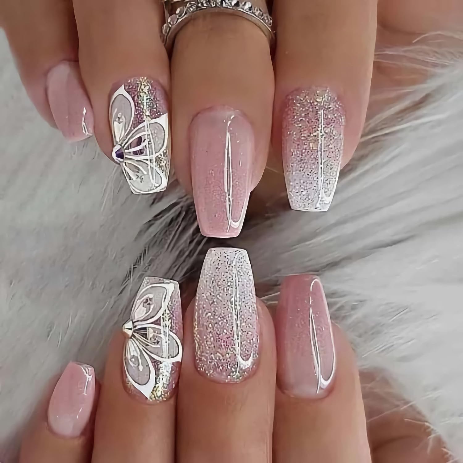 Winter Wonderland Nails: Festive Acrylic Designs - li1na1r