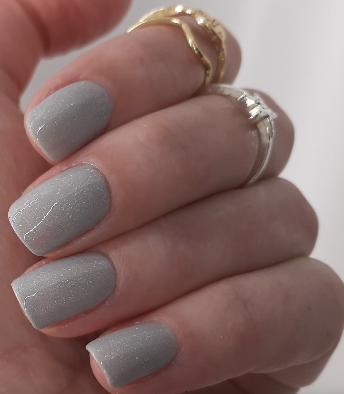 Show Stopping Fall Nail Colors For Pale Skin