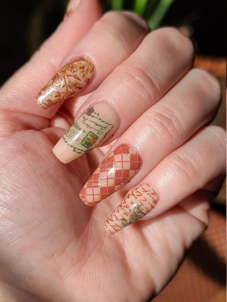 fall nails with fall colors and leaves