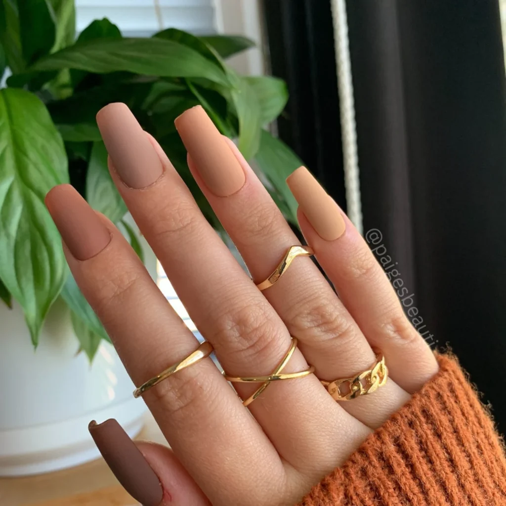 fall nails in nude color